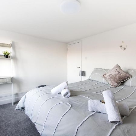 Luxe Maisonette- Parking, 4K Tvs, Leds, Local Snacks And More! Bath Exterior foto